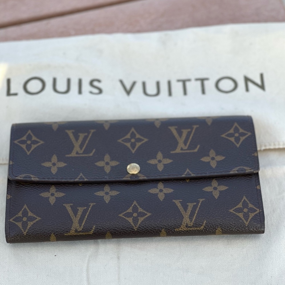 Louis Vuitton Monogram Sarah Wallet